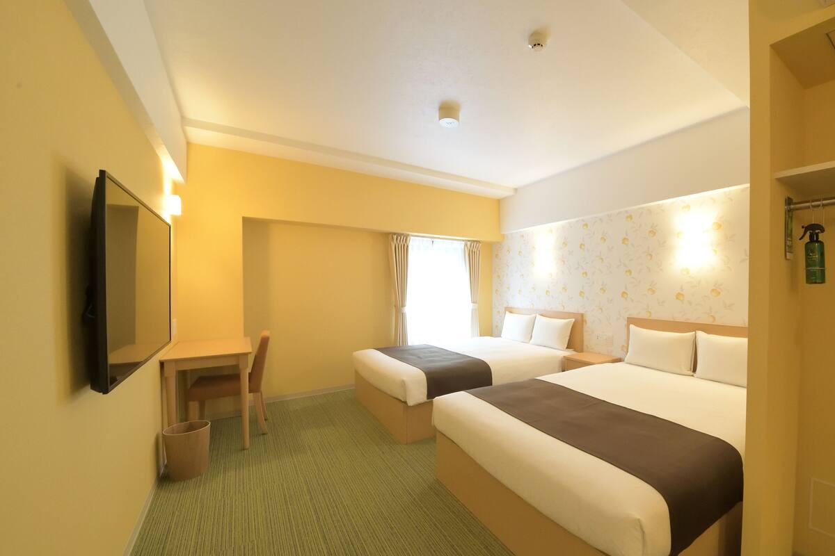 Kamar Twin Superior, Bebas Asap Rokok | Meja kerja, tirai kedap cahaya, Wi-Fi gratis, dan seprai linen