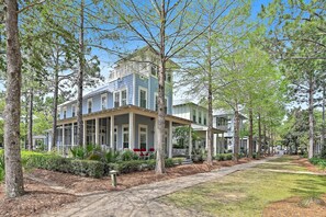 Exterior - Huge at 2,360 SqFt, Golf Cart & 4 Bikes! 4 WaterColor Pools, Beach Club & Camp - (Santa Rosa Beach)