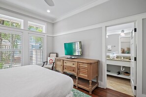 4 bedrooms, desk, iron/ironing board, WiFi