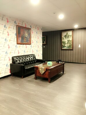 TV - Ya Tai Hotel (Kaohsiung)