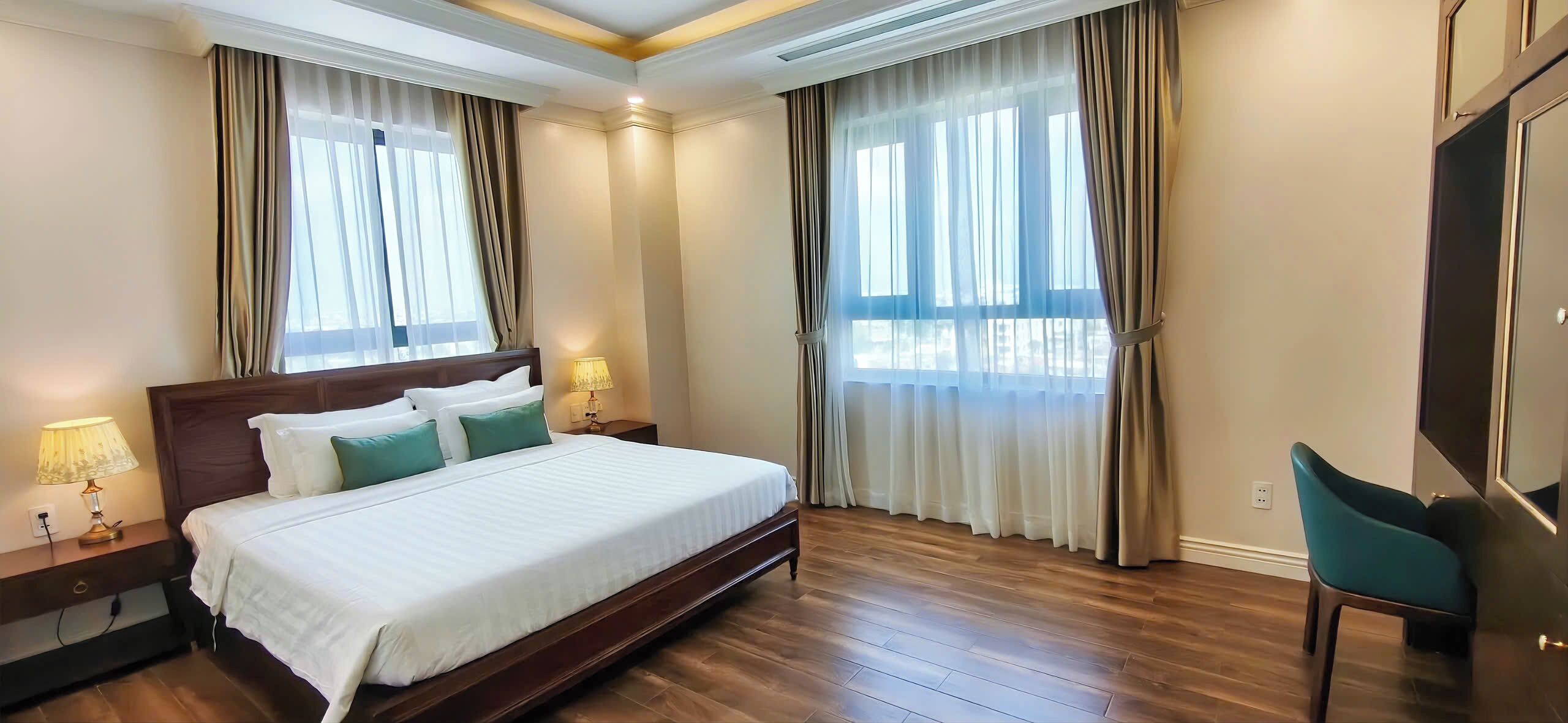 Executive Apartment, 1 Bedroom | Minibar, desk, soundproofing, iron/ironing board