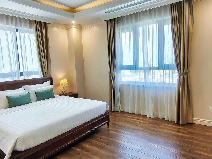 Executive Apartment, 1 Bedroom | Minibar, desk, soundproofing, iron/ironing board