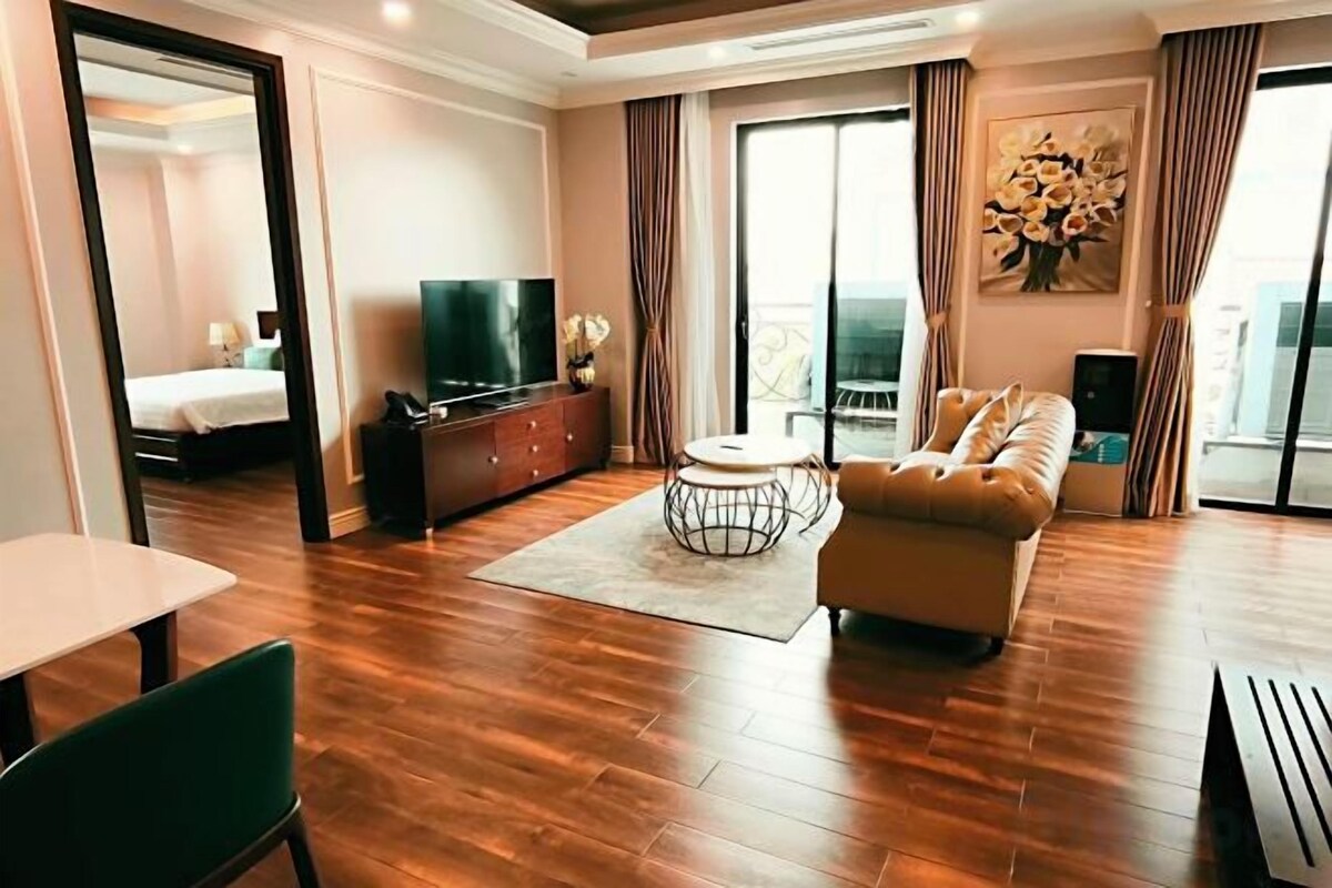 Living area | 40-inch Smart TV with digital channels, TV
