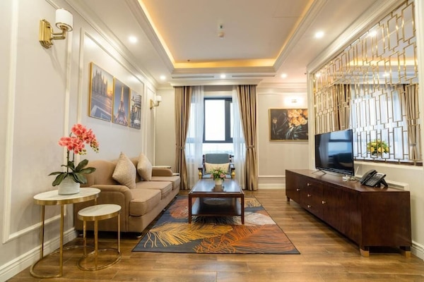 Apartamento de lujo, 1 habitación | Minibar, escritorio, sistema de insonorización