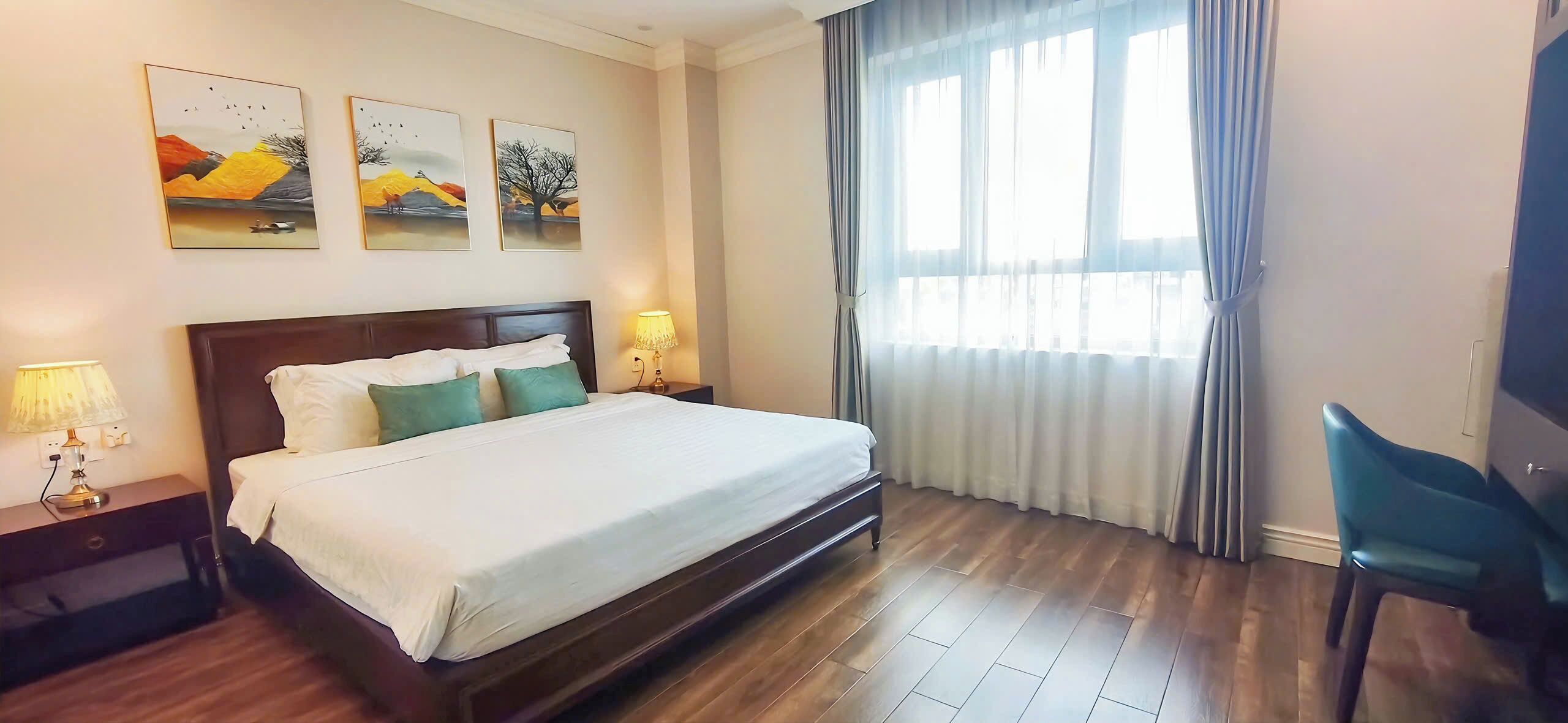 Departamento senior, vista al lago | Minibar, escritorio, insonorización y tabla de planchar con plancha 