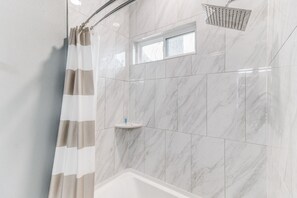 Combined shower/bathtub, hair dryer, towels, soap