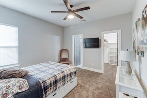 3 bedrooms, iron/ironing board, free WiFi, bed sheets