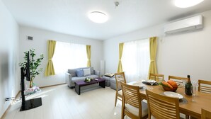 Apartemen (Ske93-1) | Area keluarga | TV layar datar