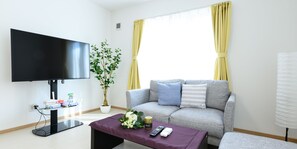 Apartemen (Ske93-1) | Area keluarga | TV layar datar