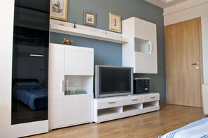 3 عدّة غرف نوم وخزنة داخل الغرفة ومكواة/لوح كي وواي فاي مجانًا