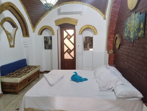 2 bedrooms, in-room safe, iron/ironing board, free WiFi