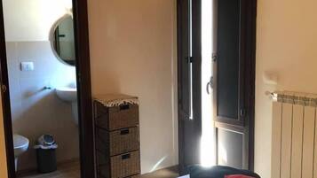 Einzelzimmer | Minibar, Zustellbetten, Bettwäsche