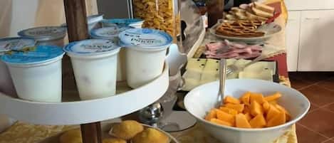 Free daily buffet breakfast
