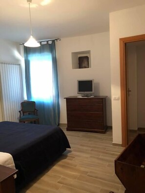 Apartment, 2 Bedrooms | Minibar, rollaway beds, bed sheets - Il Minotauro (Vittorito)