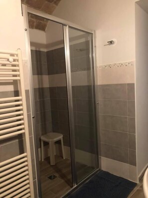 Apartment, 2 Bedrooms | Bathroom shower