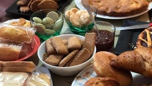 بوفيه فطور مجانًا يوميًا
