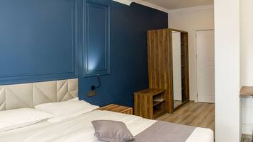 Desk, soundproofing, iron/ironing board, free WiFi