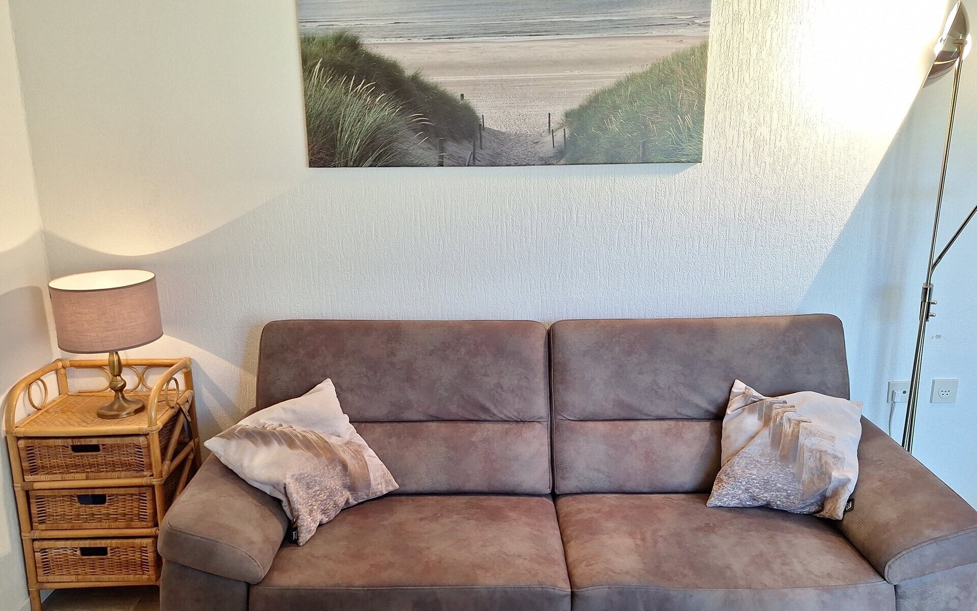 Een televisie, boeken en een stereo