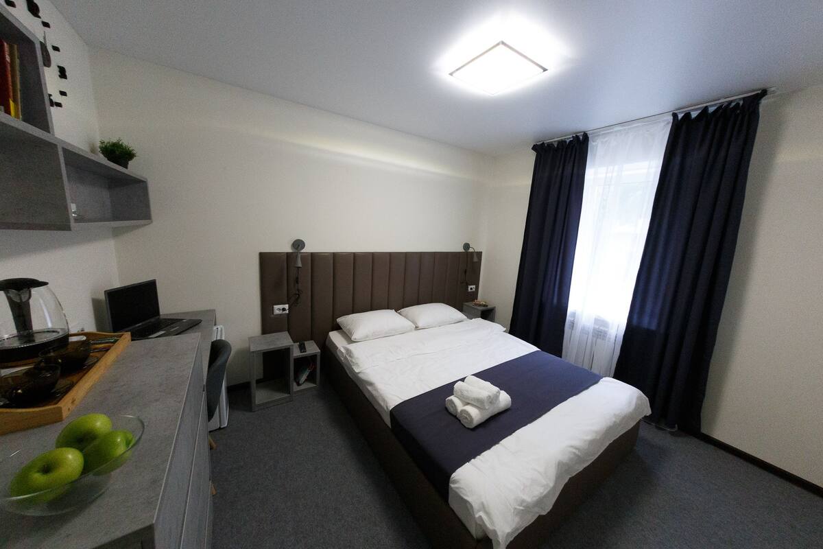 2 bedrooms, hypo-allergenic bedding, blackout curtains