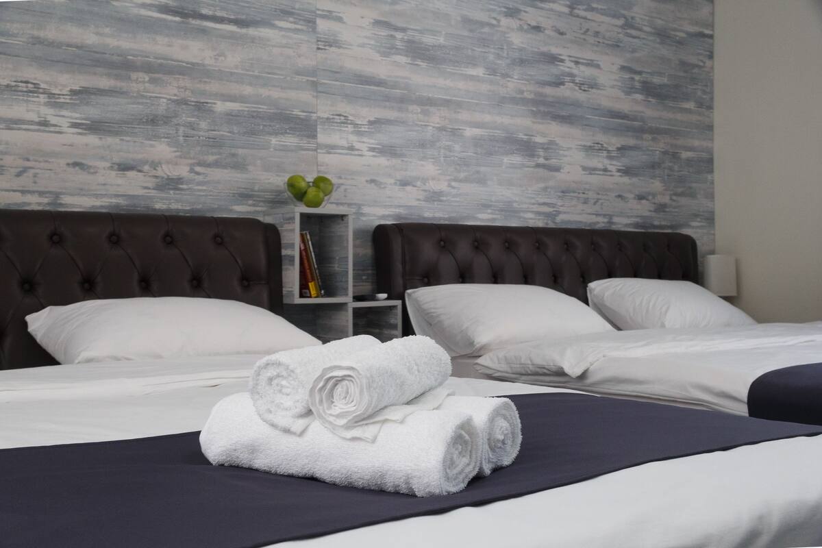 2 bedrooms, hypo-allergenic bedding, blackout curtains