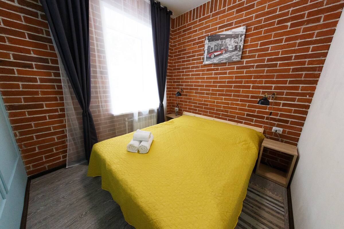 2 bedrooms, hypo-allergenic bedding, blackout curtains