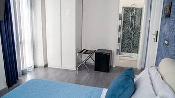 Doppia Standard | Minibar, una cassaforte in camera, con stile personalizzato