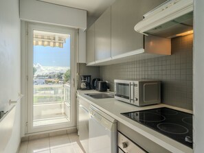 Réfrigérateur, micro-ondes, four, lave-vaisselle