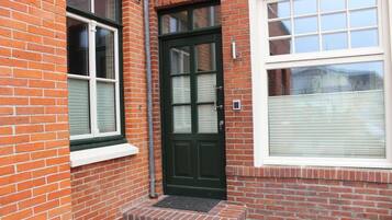 Pintu masuk properti