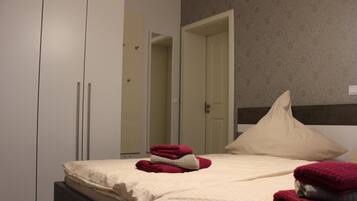 Apartment (Hooge) | 1 bedroom, free cots/infant beds, free WiFi, bed sheets