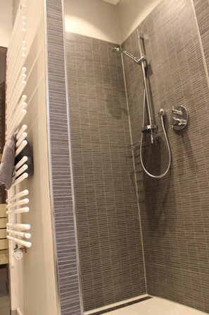 Apartment (Hooge) | Badezimmer