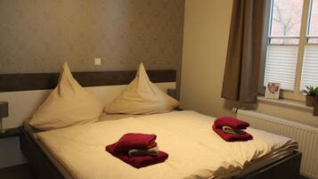 Apartment (Hooge) | 1 bedroom, free cots/infant beds, free WiFi, bed sheets