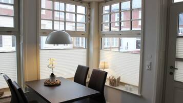 Apartment (Hooge) | In-room dining