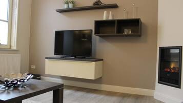 Apartment (Hooge) | Television