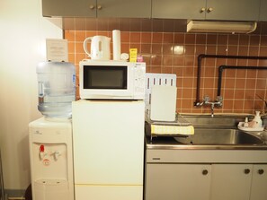 Departamento | Cocineta privada | Refrigerador, microondas, parrilla de estufa y cafetera de espresso