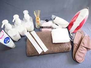 Departamento | Amenidades de baño | Tina con regadera, amenidades de baño gratuitas, secadora de cabello