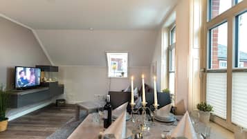 Apartment, 2 Bedrooms (Bant) | In-room dining