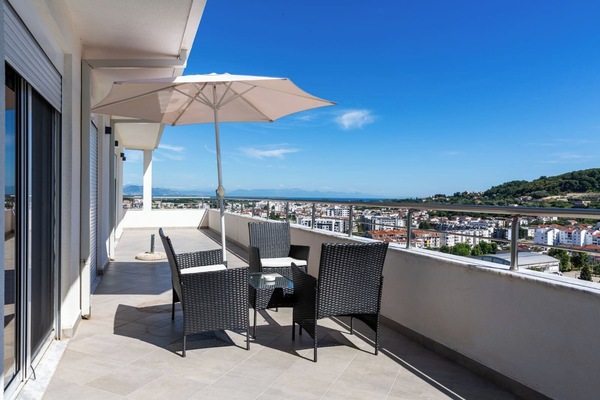 Panoramic Apartment | Terrace/patio