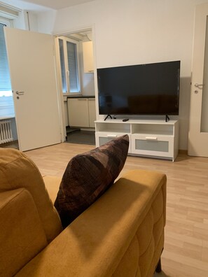 Appartement, 1 chambre | Télévision