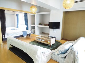 Apartment | Living area | Flat-screen TV, DVD player