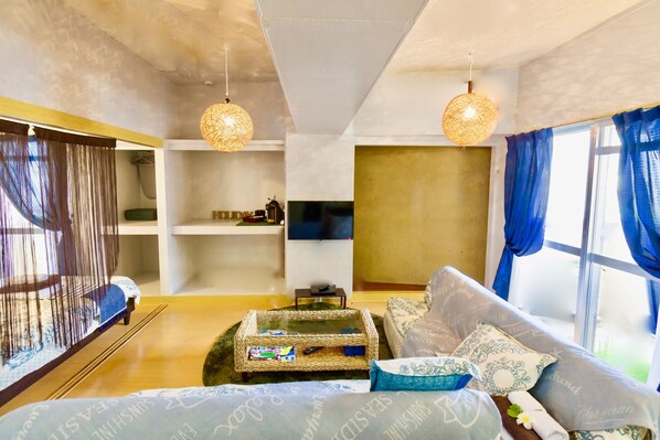 Apartment | 1 bedroom, individually decorated, desk, blackout drapes