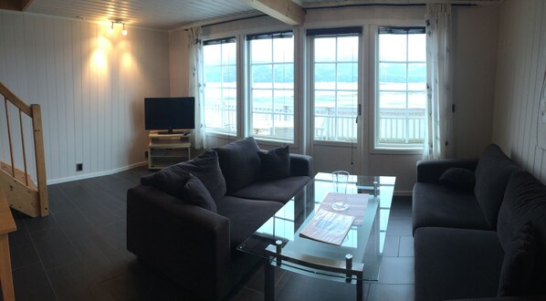 Bungalow | Living area | Flat-screen TV - Arctic Seasport (Bodo)
