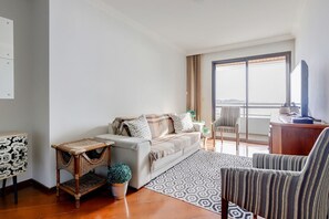 アパートメント (3 Bedrooms) | リビングルーム | テレビ