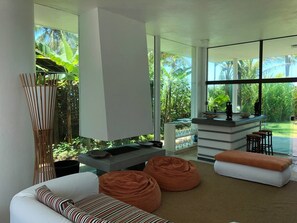 Living room - Maresias, Luxo e Estilo à Beira-mar (São Sebastião)