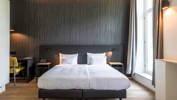 Superior-Zimmer | Zimmersafe, Schreibtisch, schallisolierte Zimmer, Bügeleisen/Bügelbrett