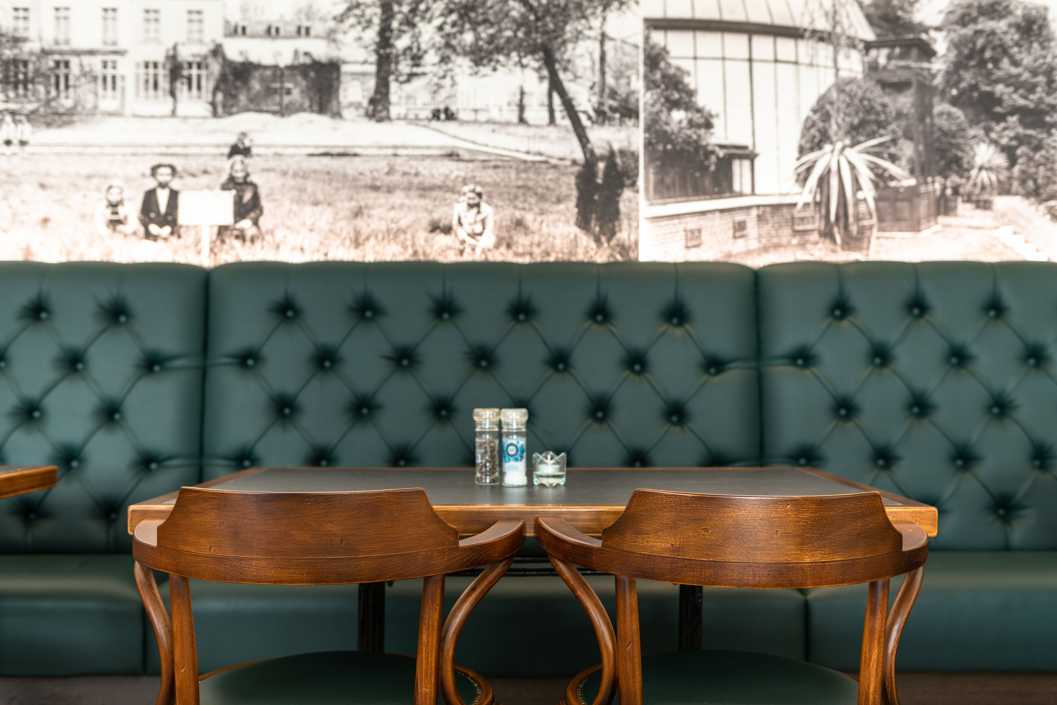 Tägliches kontinentales Frühstück (20 EUR pro Person)