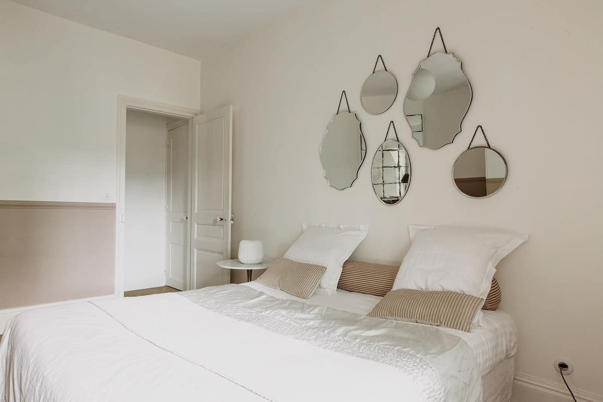 Suite romantique, salle de bain privée, vue sur le jardin (Blanche ) | 1 chambre
