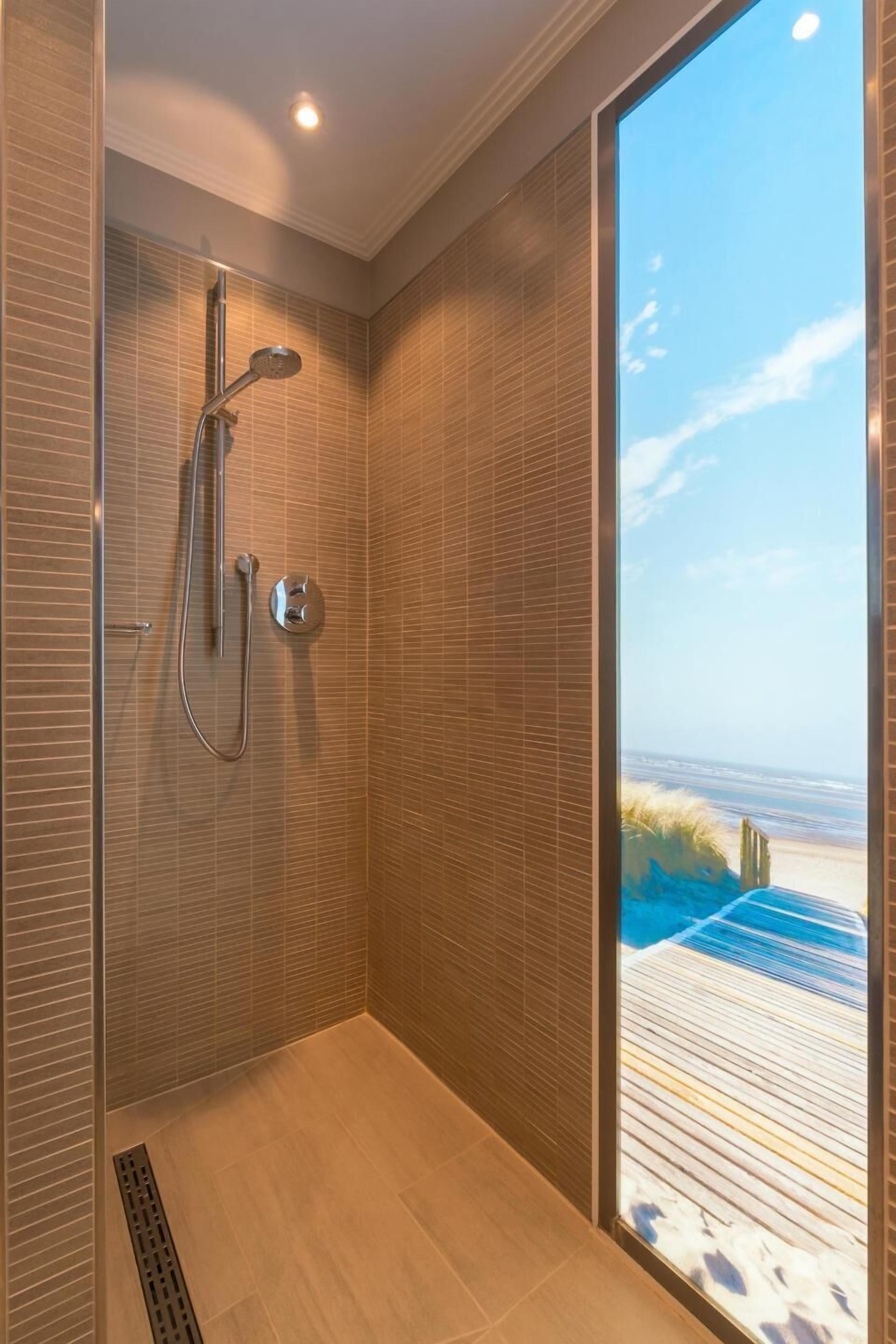 Apartment (Langeneß) | Bathroom | Shower, hair dryer, towels, soap