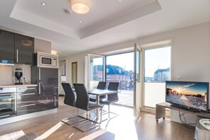 Apartment (Langeneß) | Essbereich im Zimmer
