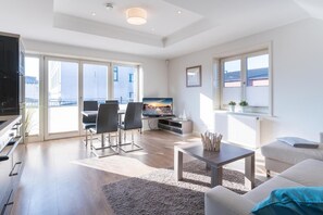 Apartment (Langeneß) | Essbereich im Zimmer