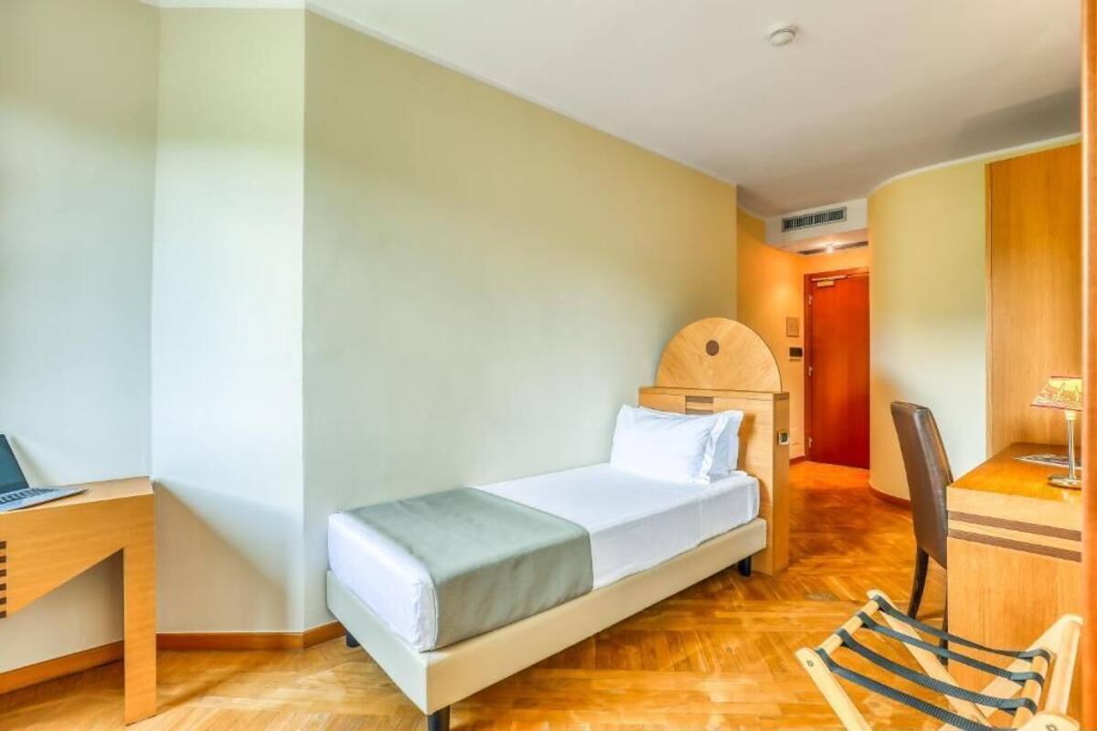 Economy Single Room | Frette Italian sheets, premium bedding, down comforters, pillowtop beds